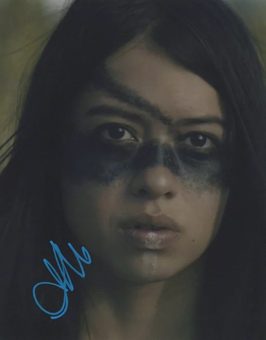 Amber Midthunder autograph