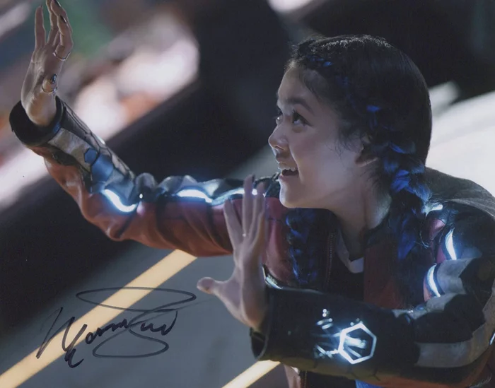 Momona Tamada autograph