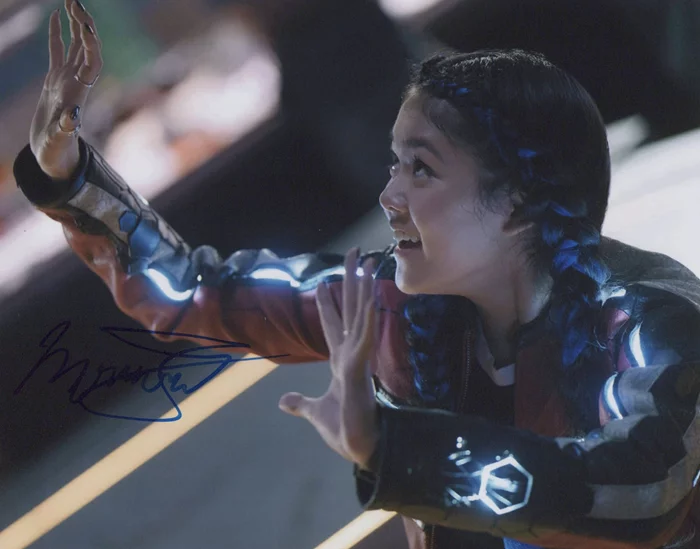 Momona Tamada autograph