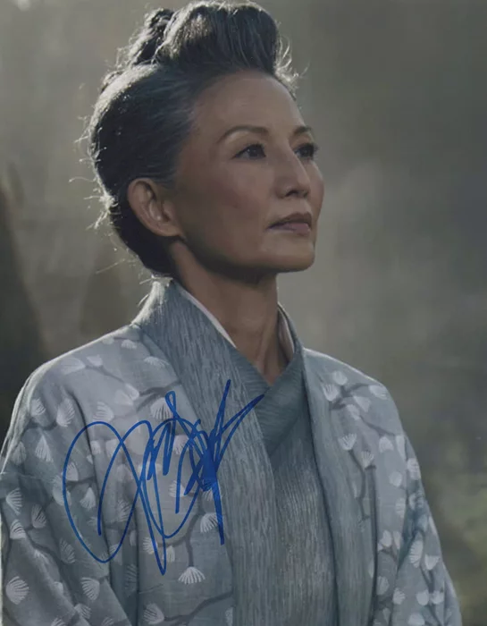 Tamlyn Tomita autograph