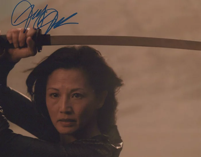 Tamlyn Tomita autograph