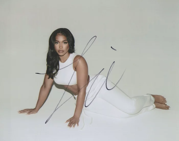 Lori Harvey autograph
