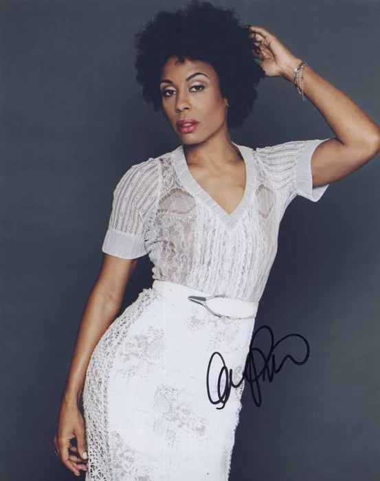 Karen Pittman autograph