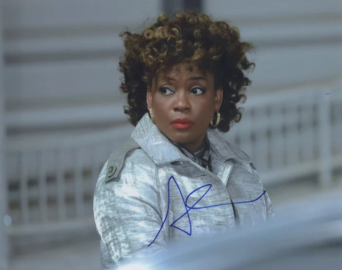 Aunjanue Ellis-Taylor autograph