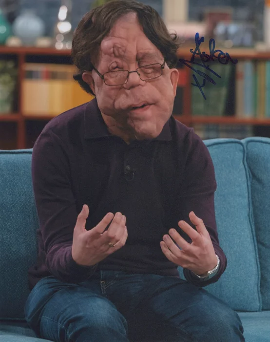 Adam Pearson autograph