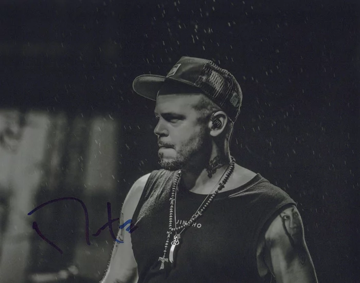 Residente autograph