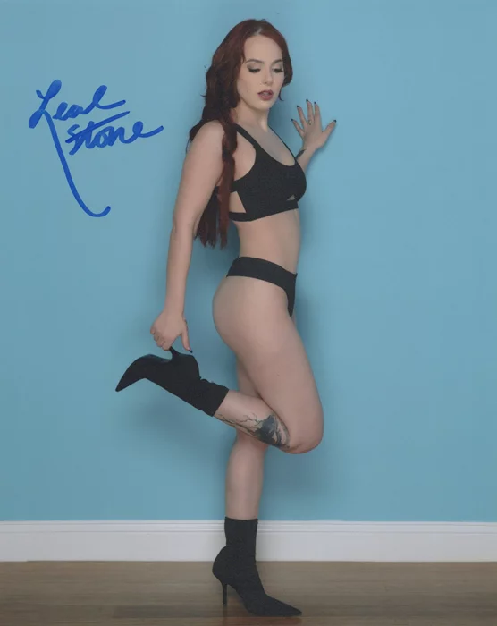 Leah Stone autograph