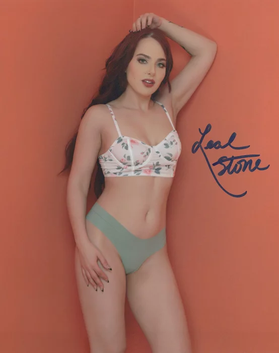 Leah Stone autograph