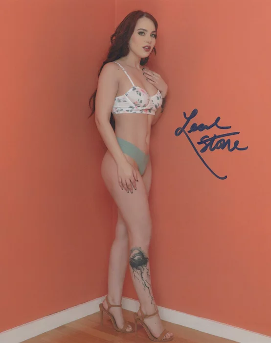 Leah Stone autograph