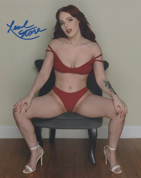 Leah Stone autograph