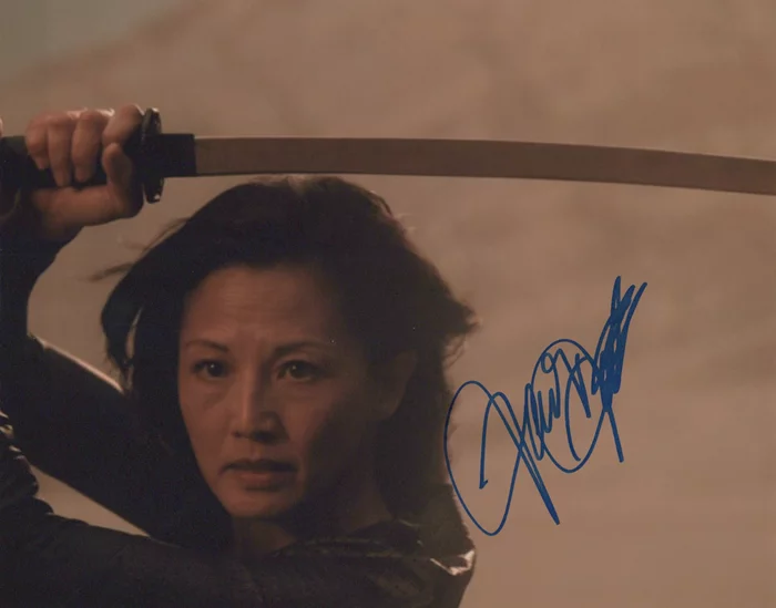 Tamlyn Tomita autograph