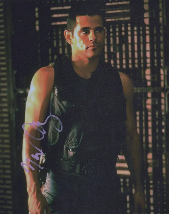 Raymond Cruz autograph