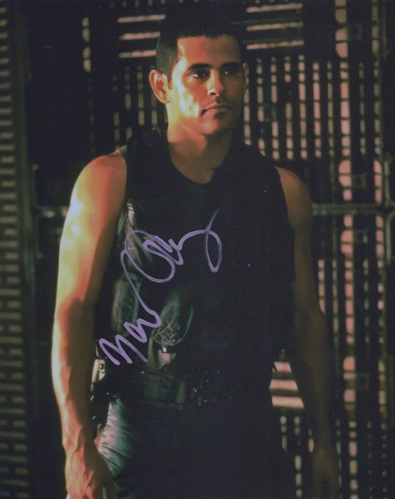 Raymond Cruz autograph