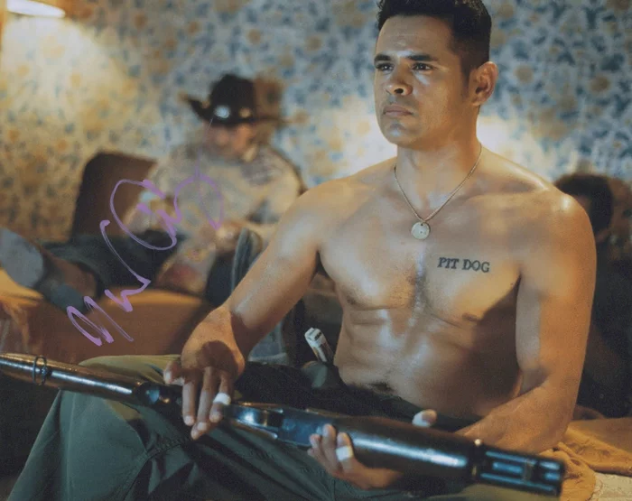 Raymond Cruz autograph