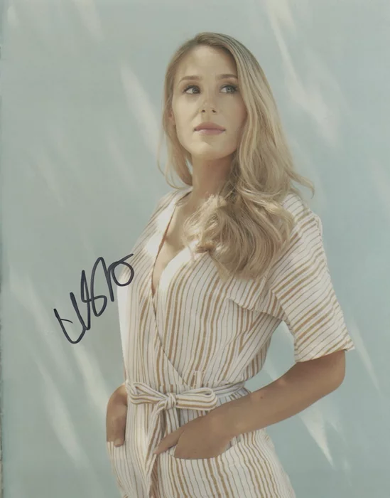 Lisa Gilroy autograph