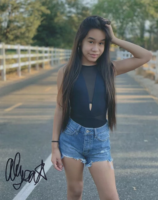 Alysa Gutierrez-Sierra autograph