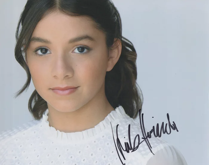 Hailey Hermida autograph