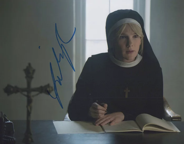 Lily Rabe autograph