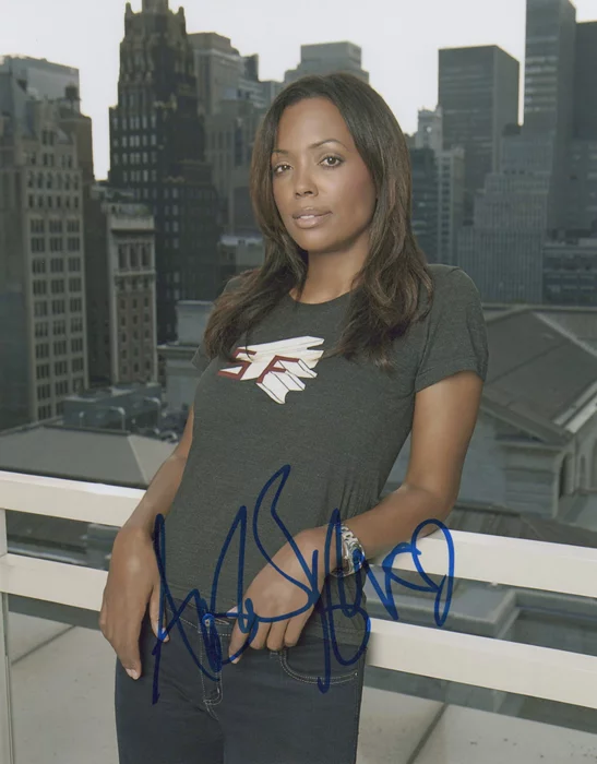 Aisha Tyler autograph