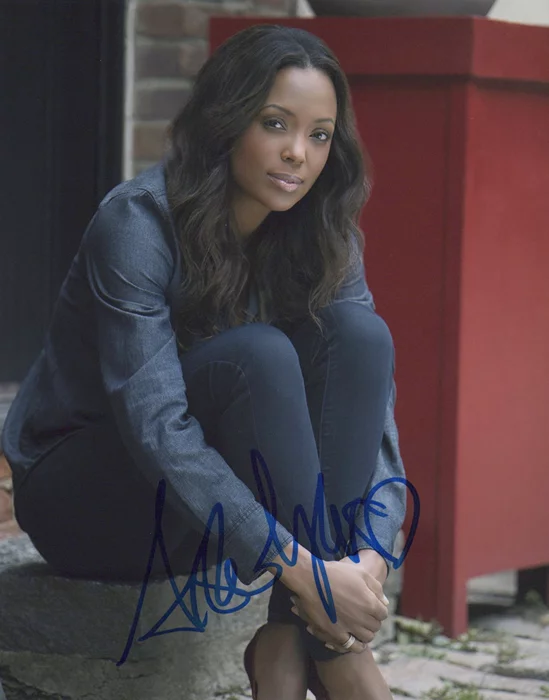 Aisha Tyler autograph