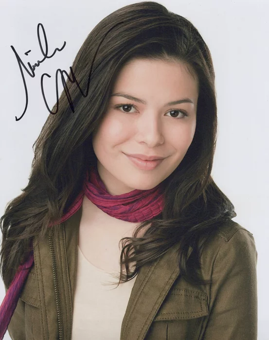 Miranda Cosgrove autograph