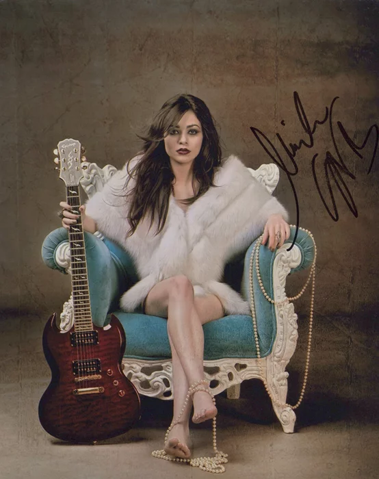 Miranda Cosgrove autograph