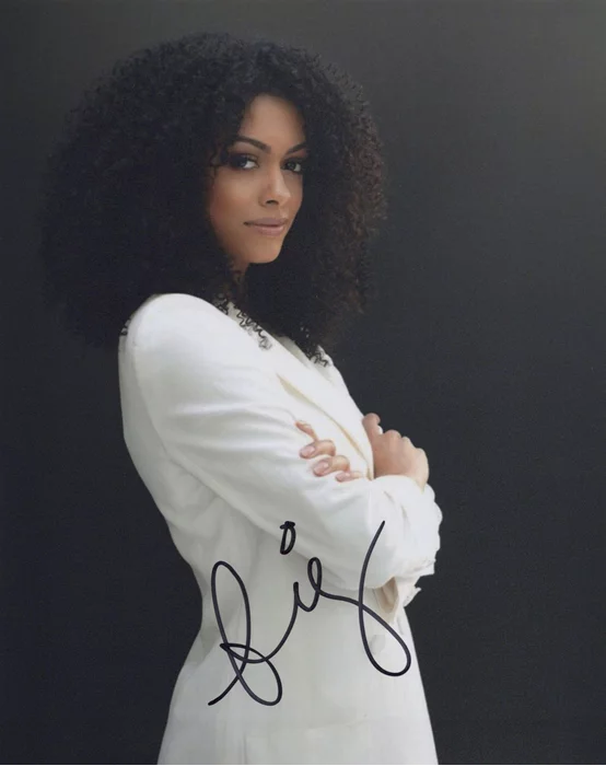 Fionnghuala O'Reilly autograph