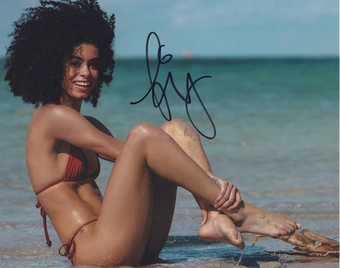 Fionnghuala O'Reilly autograph