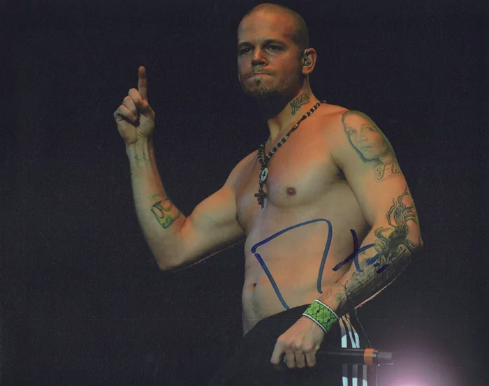 Residente autograph