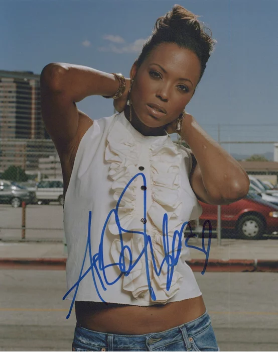 Aisha Tyler autograph