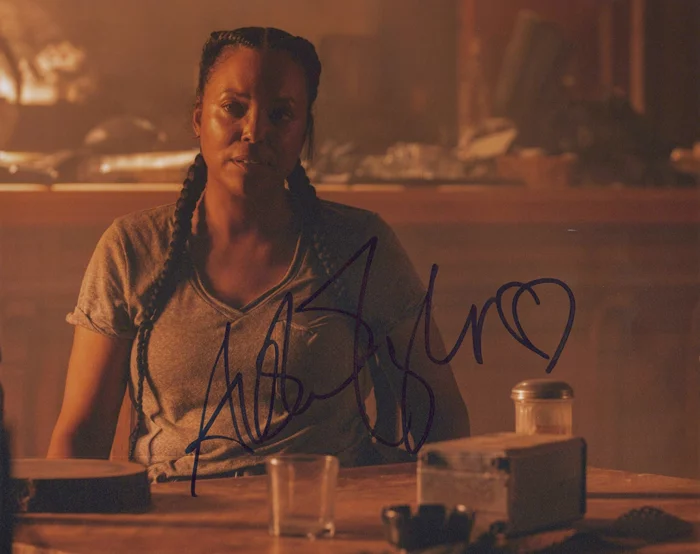 Aisha Tyler autograph
