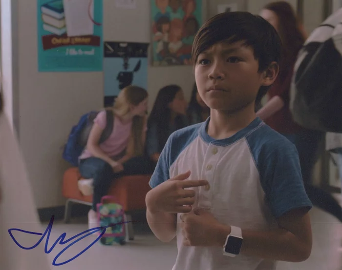 Izaac Wang autograph