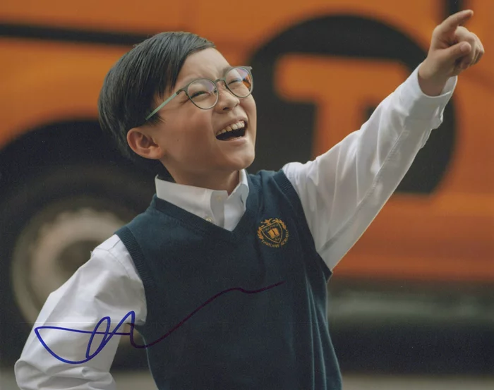Izaac Wang autograph