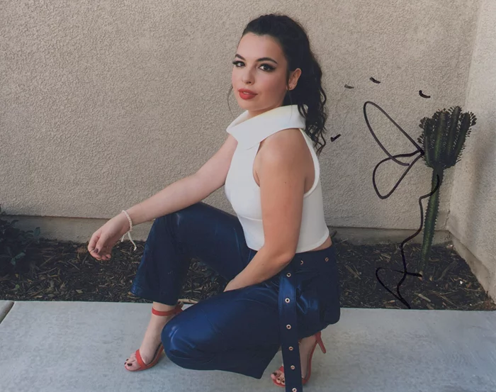Isabella Gomez autograph