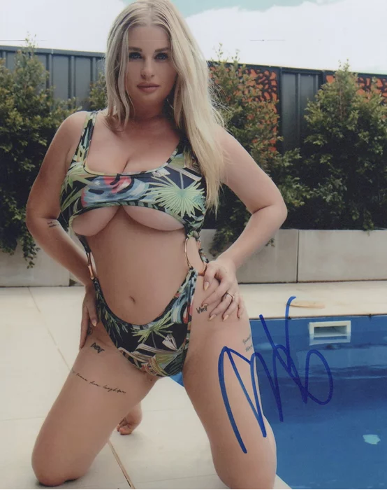 Chloe Michelle autograph