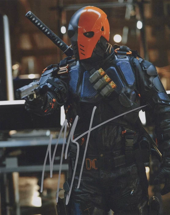 Manu Bennett autograph