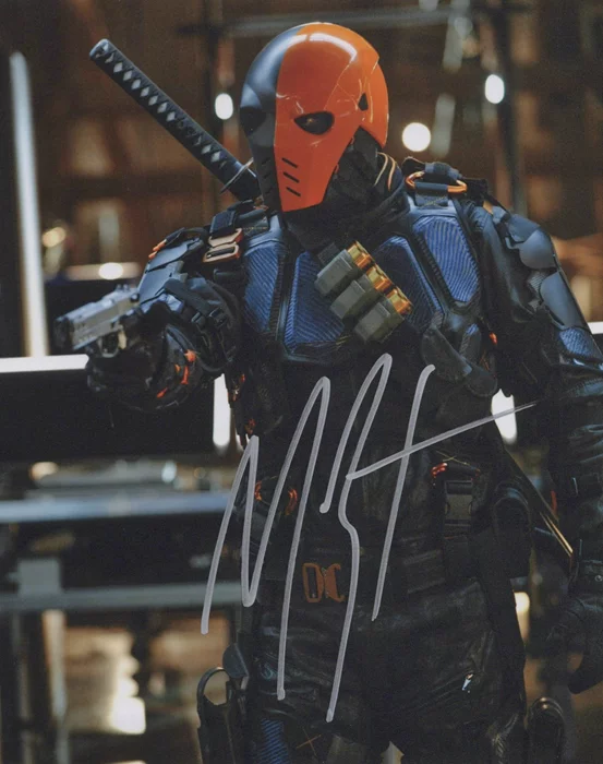 Manu Bennett autograph