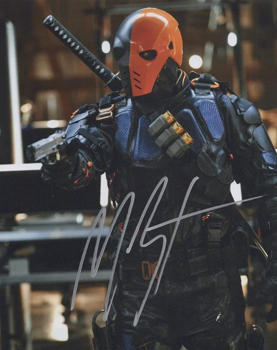 Manu Bennett autograph