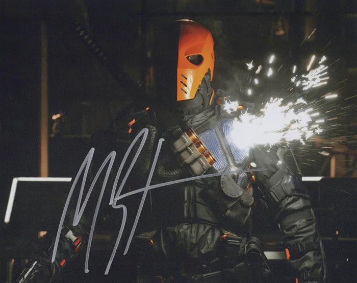 Manu Bennett autograph