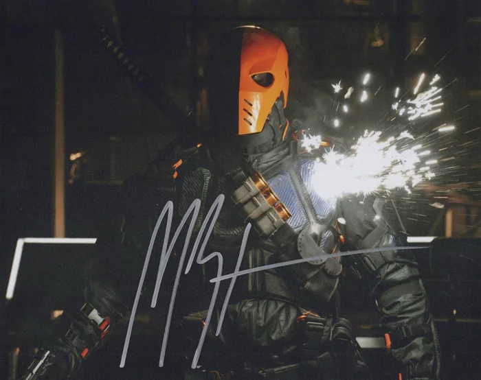 Manu Bennett autograph