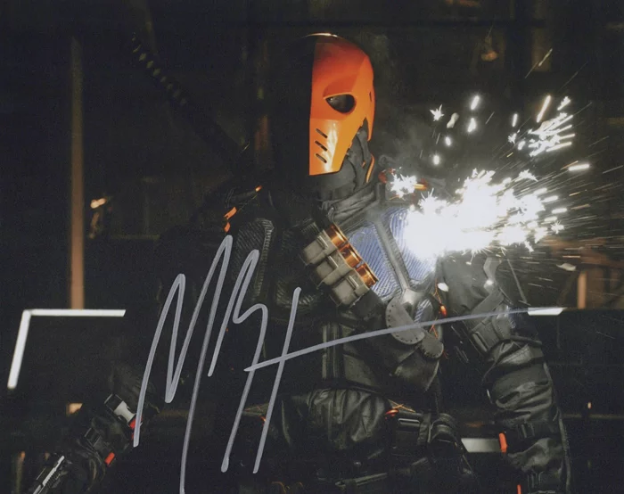Manu Bennett autograph