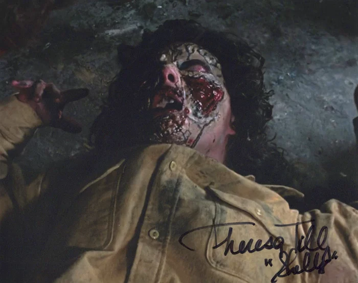 Theresa Tilly autograph