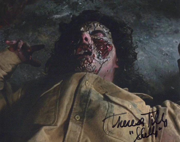 Theresa Tilly autograph