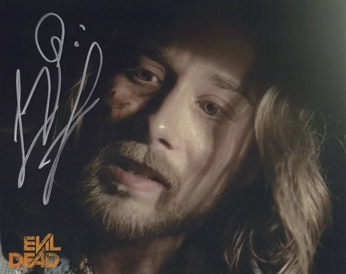 Lou Taylor Pucci autograph