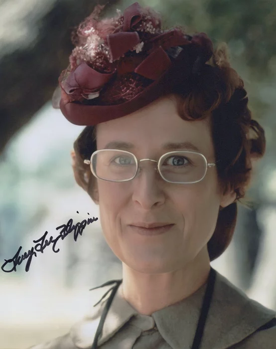 Lucy Lee Flippin autograph