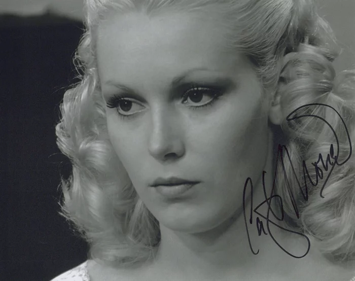 Cathy Moriarty autograph