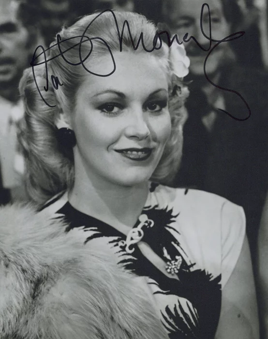 Cathy Moriarty autograph