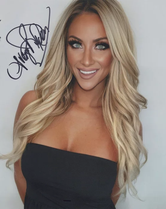 Avery Ryder autograph