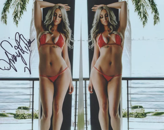 Avery Ryder autograph