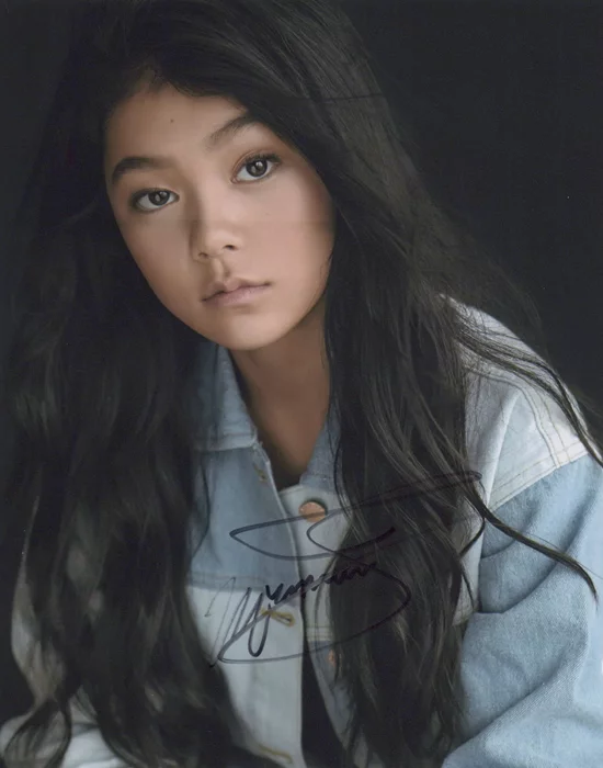 Momona Tamada autograph